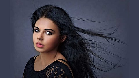 நீண்ட கருங்கூந்தல்...