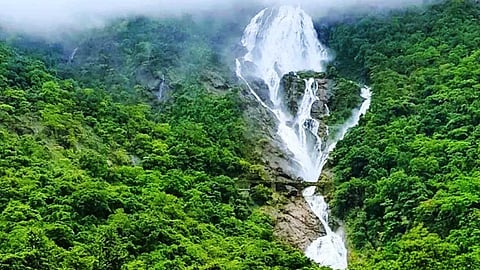 தூத்சாகர் அருவி...