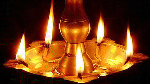 sandhya kaala Nerathil Vilakketrinaal Theerum Prachanaigal Theriyumaa?