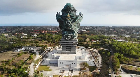 Mahavishnu with Garudan statue 