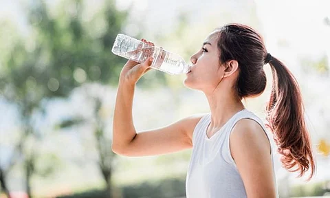 benefits drinking water on an empty stomach in the morning?