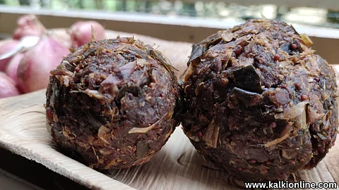 சின்ன வெங்காய தாளிப்பு வடகம்.