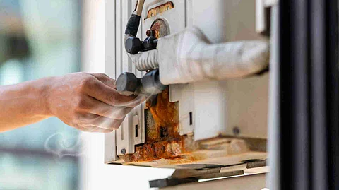 Reasons for AC Gas Leakage and Preventive Measures