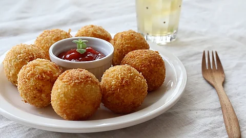 Potato Cheese Balls With Tomato Ketchup