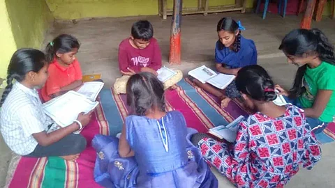 புத்தகம் வாசிப்பு...