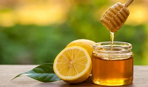Lemon juice mixed with honey
