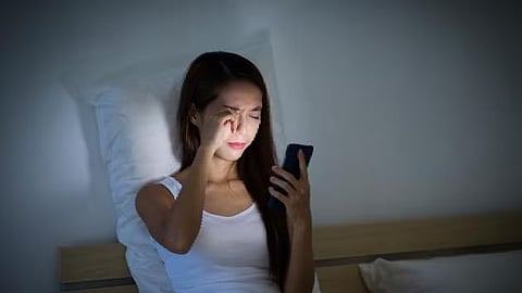 How to overcome eye irritation caused by smartphone?