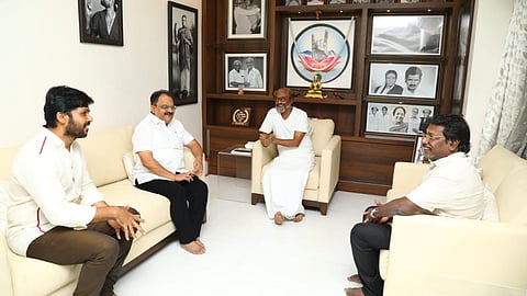 நடிகர் சங்க உறுப்பினர்களுடன் ரஜினிகாந்த்