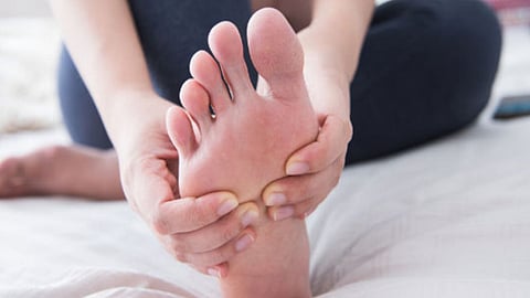 காலில் ஊசி குத்துவது போல் வலி