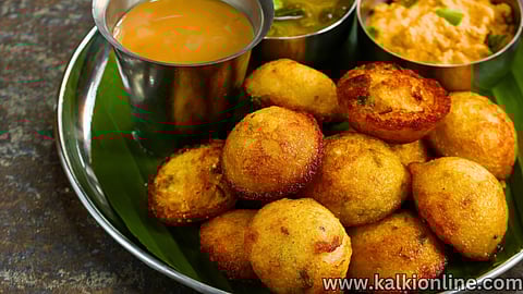 செட்டிநாடு கார குழிப்பணியாரம்.