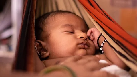 Benefits of making cradle using mother's saree