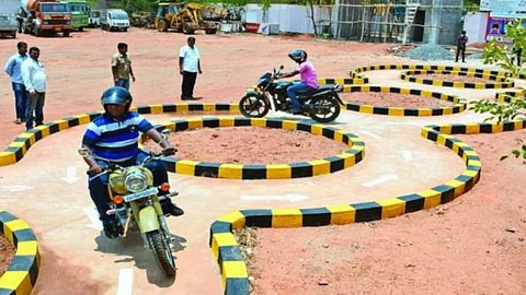 R.T.O. ஆபீஸில் 8 போடுவது