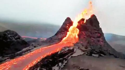 வெடிக்கும் ஐஸ்லாந்து எரிமலைகள்