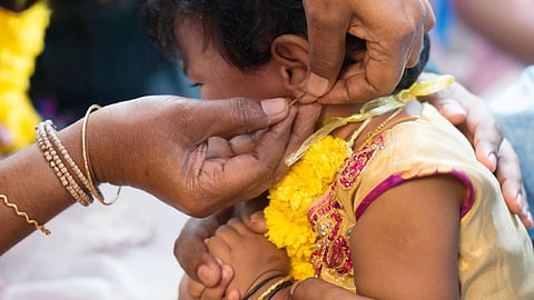 காது குத்துதல்