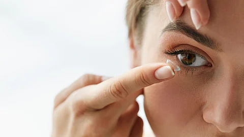 How to use contact lenses safely? Let's find out!