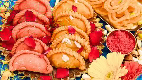 Holi festival special recipe 'Mawa Gujiya'..!