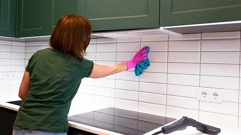 Kitchen tiles cleaning