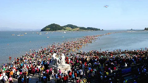 The miracle of the parting of the sea