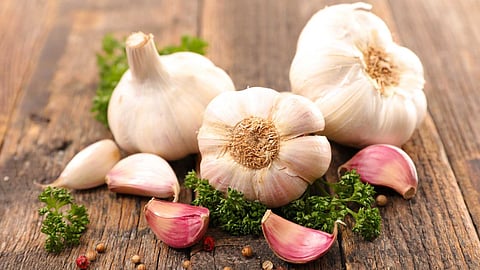 Simple ways to preserve garlic