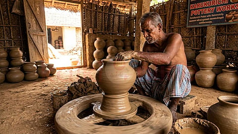 Karukurichi clay pots - மண்பாண்டங்கள்