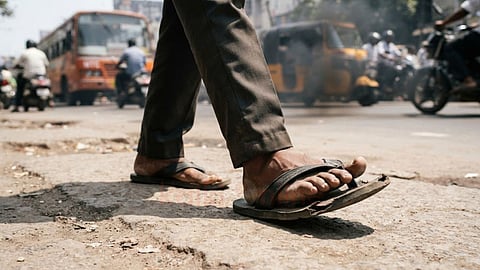 சிறுகதை | Torn slipper