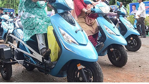 மாற்றுத்திறனாளி ஸ்கூட்டர்