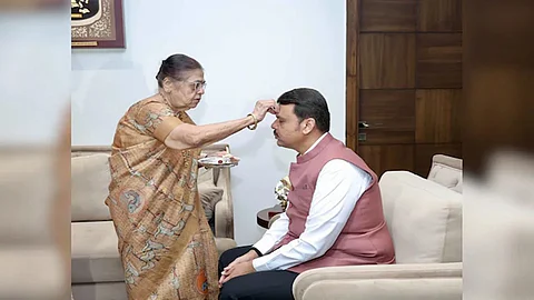 Devendra Fadnavis with his mother Sarita