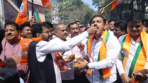 ರಾಜ್ಯದಲ್ಲಿ ಸಂಭ್ರಮಾಚರಣೆ ಮಾಡುತ್ತಿರುವ ಬಿಜೆಪಿ ನಾಯಕರು.