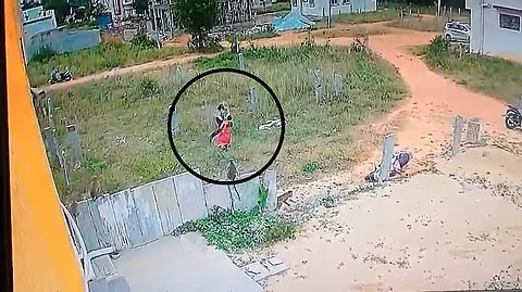 chain-snatching attempt