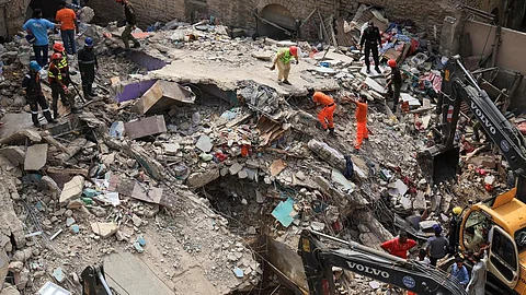 Recuse operation at building collapse spot