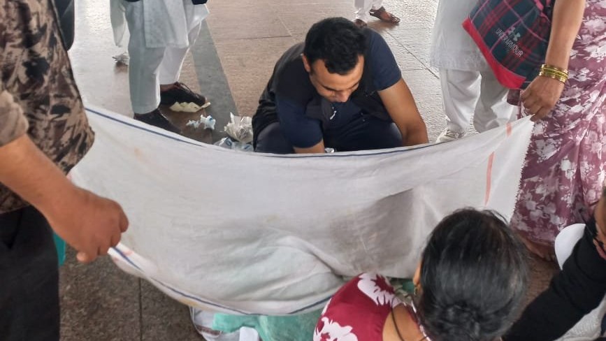 Internet Hails Army Doctor For Delivering Baby At Jhansi Railway Station