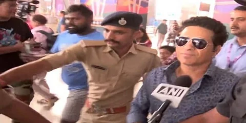 ಅಹ್ಮದಾಬಾದ್ ಕ್ರಿಕೆಟ್ ಸ್ಟೇಡಿಯಂನತ್ತ ಆಗಮಿಸಿದ ಸಚಿನ್ ತೆಂಡೂಲ್ಕರ್