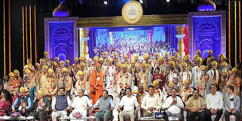 ರಾಜ್ಯೋತ್ಸವ ಪ್ರಶಸ್ತಿ ಪುರಸ್ಕೃತರೊಂದಿಗೆ ಸಿಎಂ ಸಿದ್ದರಾಮಯ್ಯ ಹಾಗೂ ಇತರರು
