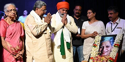 ಬೆಂಗಳೂರಿನ ಟೌನ್ ಹಾಲ್ನಲ್ಲಿ ಪತ್ರಕರ್ತೆ ಗೌರಿ ಲಂಕೇಶ್ ಅವರ ಆರನೇ ಪುಣ್ಯತಿಥಿಯ ಅಂಗವಾಗಿ ಮಂಗಳವಾರ ನಡೆದ ಕಾರ್ಯಕ್ರಮದಲ್ಲಿ ಮುಖ್ಯಮಂತ್ರಿ ಸಿದ್ದರಾಮಯ್ಯ, ನಟ ಪ್ರಕಾಶ್ ರಾಜ್ ಮತ್ತು ರೈತ ಮುಖಂಡ ರಾಕೇಶ್ ಟಿಕಾಯತ್ ಪಾಲ್ಗೊಂಡಿದ್ದರು.