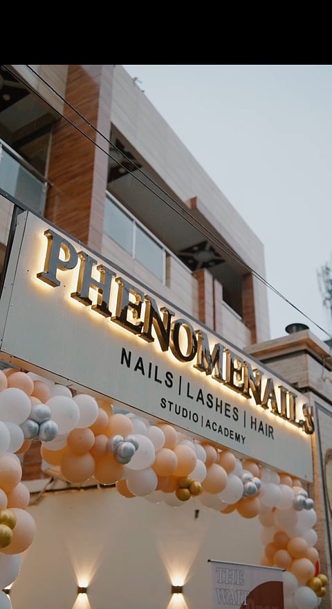 Phenomenails