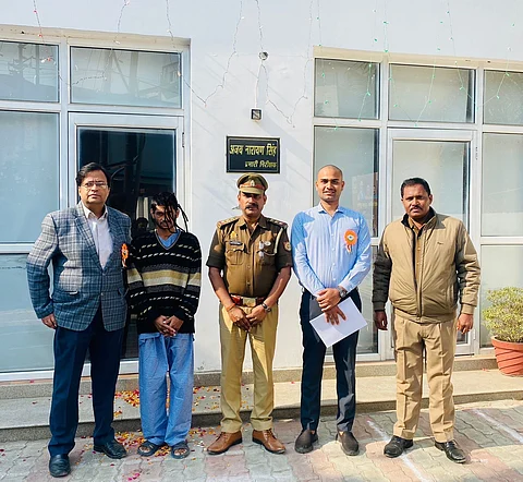 Dr Prashant Shukla with mentally-ill patients at Lucknow police station.