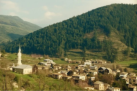 A view of Doda town, in Chenab Valley, in 1980s.