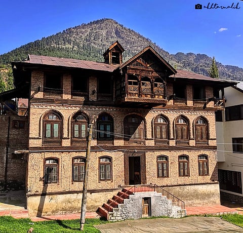 Dilawar House in Bonkot, Bandipora in Kashmir, is a wooden and brick marvel that stands tall since 1895 and is a home to four generations of a family that continues to live together.