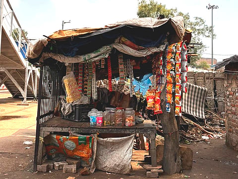 One of such business being this tea stall, that is set up on the Platform of Daya Basti, Railway Station in Pitampura locality of Delhi.