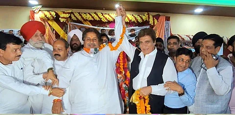 Bollywood actor and AICC leader Raj Babbar campaigning for Congress candidate in Jammu Lok Sabha constituency Raman Bhalla at Thandi Khui, Jammu on Saturday. Photo/JK INC Facebook