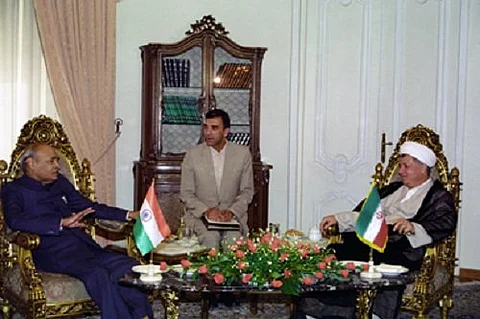 Hashemi Rafsanjani President of Iran With Indian PM P V Narasimha Rao In Tehran. Photo/@Indianhistorypic on X