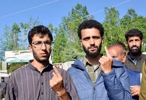 Young voters showing ink marks on their index fingers after casting their votes in Baramulla parliamentary constituency on Monday, May 20, 2024. KT Photo/Qazi Irshad