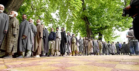 Enthusiastic voters queue up outside a polling both in Srinagar-Pulwama Parliamentary Constituency on Monday, May 13, 2024. Photo/Qazi Irshad