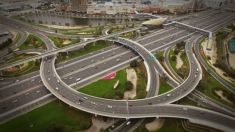 المشروع يقلل زمن الرحلة القادمة من أبوظبي وجبل علي إلى مول الإمارات