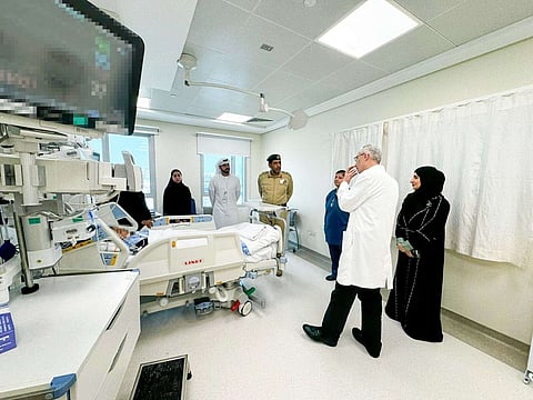 خلال زيارة المصابين