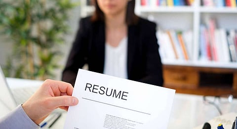 تشمل وظائف مديري المنازل ومربيات الحيوانات الأليفة ومدربين للامتناع عن الكحول