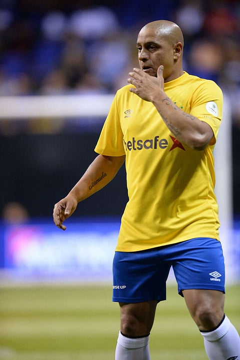 أسطورة كرة القدم البرازيلية روبرتو كارلوس. — وكالة فرانس برس