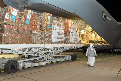 تحميل الطائرات بالمساعدات الإماراتية إلى لبنان