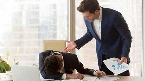 تنفيذ عمليات التقييم بانتظام واتباعها كممارسة قياسية