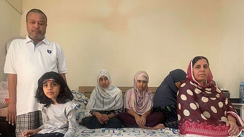 محمد أنور الحق وعائلته